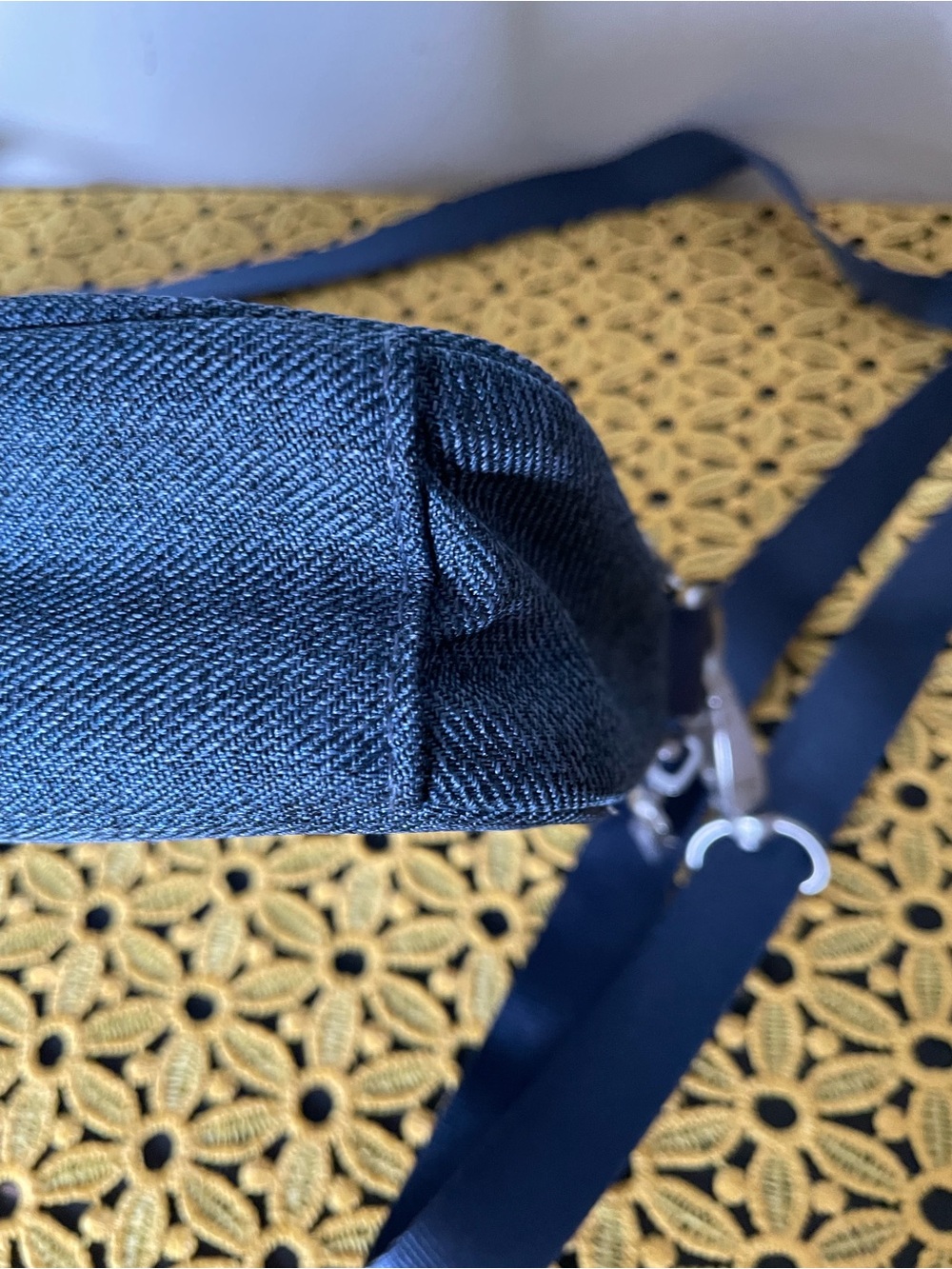 NWOT Baggallini Navy Denim Crossbody/Belt Bag - Picture 8 of 11